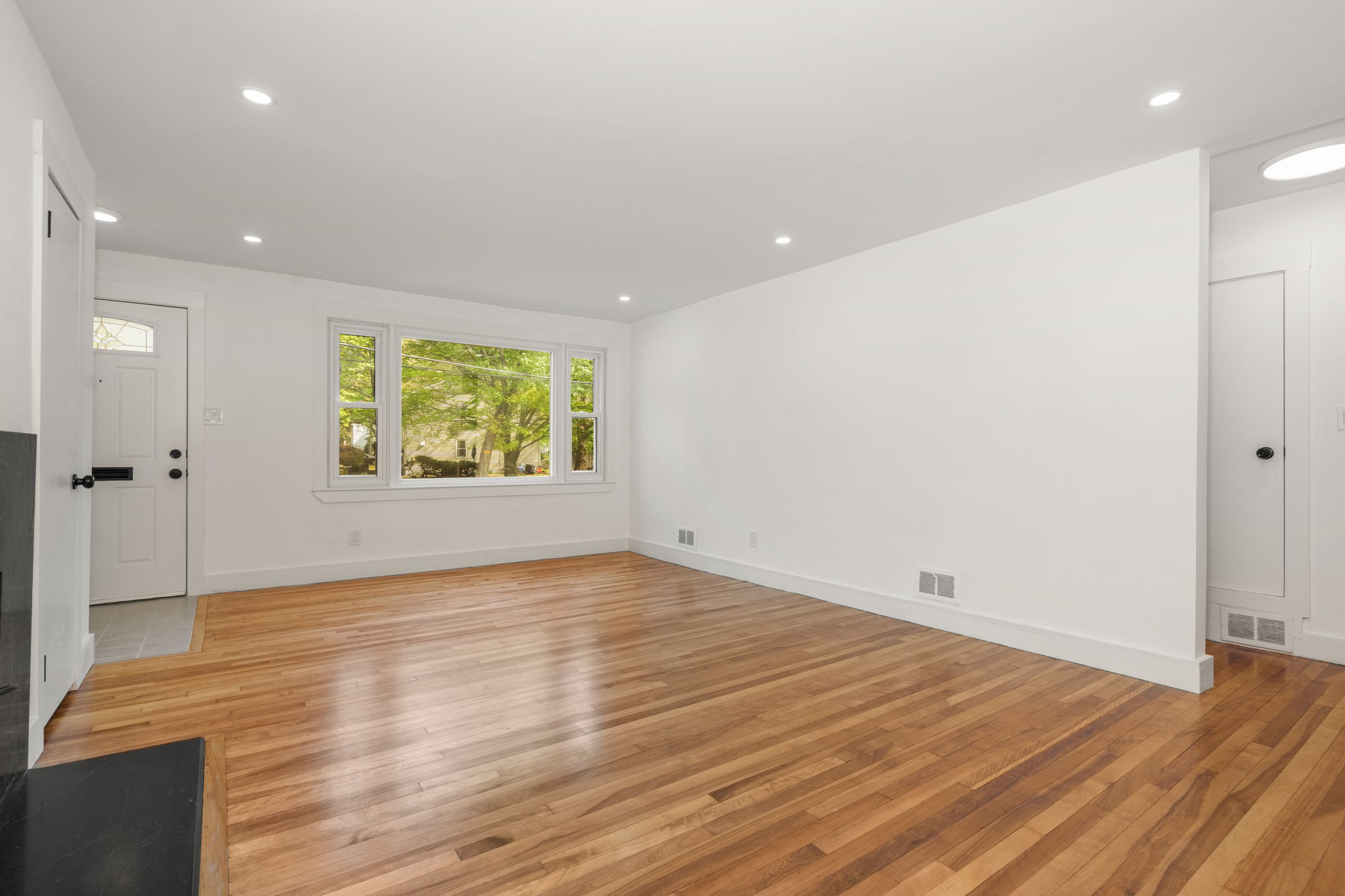 4 bed, 3 bath apartment for rent at 29 Beaconwood Rd Unit B, Newton Highlands — photo 46 of 56