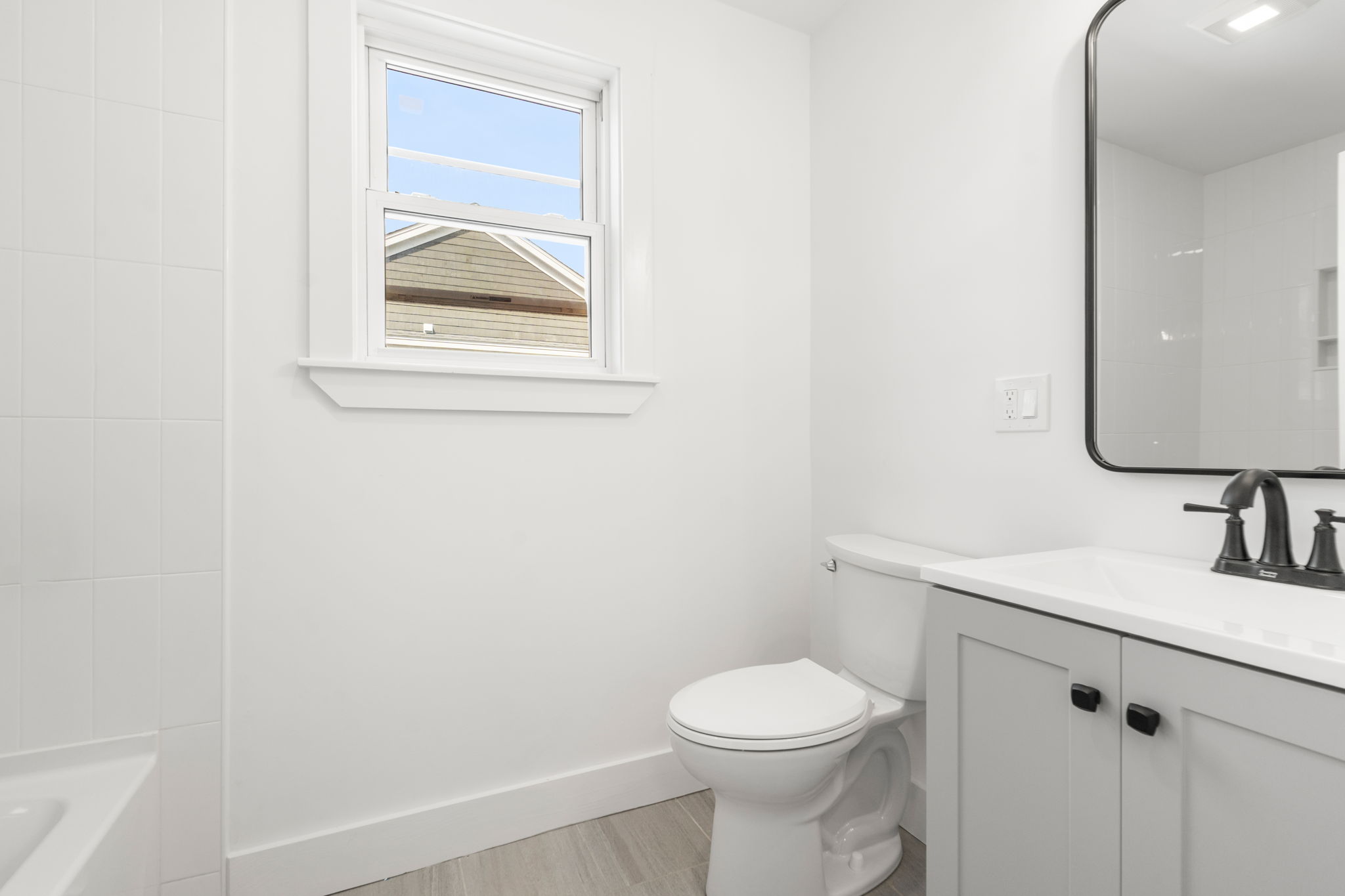 4 bed, 3 bath apartment for rent at 29 Beaconwood Rd Unit B, Newton Highlands — photo 36 of 56