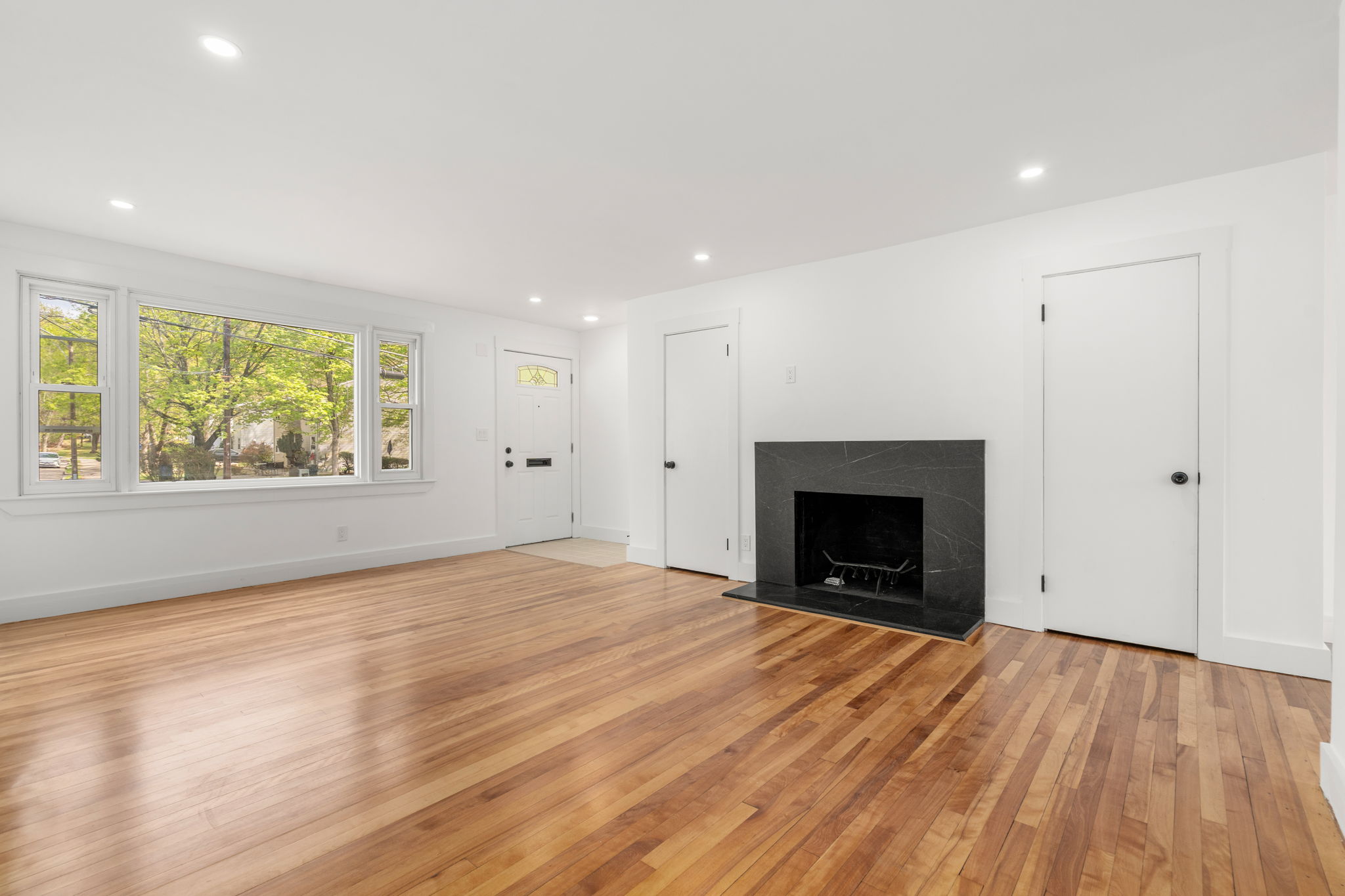 4 bed, 3 bath apartment for rent at 29 Beaconwood Rd Unit B, Newton Highlands — photo 24 of 56