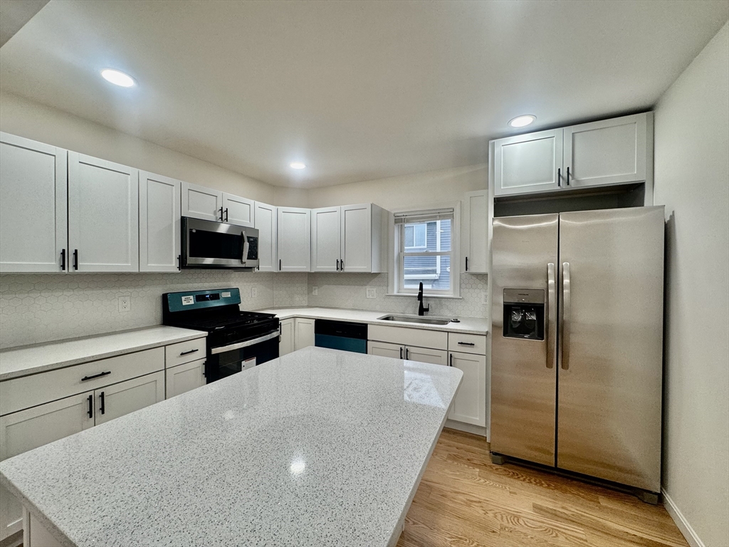 3 bed, 1 bath apartment for rent at 29 Bennett Unit 2, Wakefield — photo 3 of 18