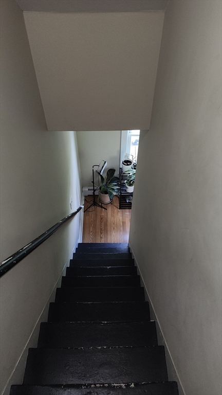 4 bed, 1 bath apartment for rent at 29 Bicknell St Unit 2, Marlborough — photo 4 of 15