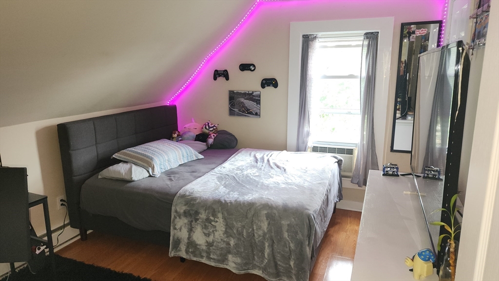 4 bed, 1 bath apartment for rent at 29 Bicknell St Unit 2, Marlborough — photo 3 of 15