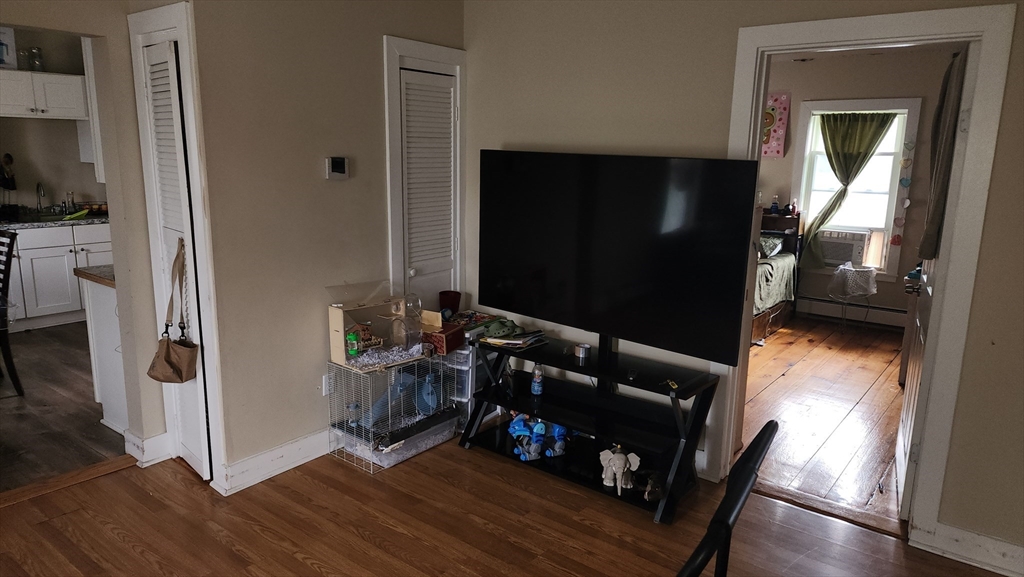 4 bed, 1 bath apartment for rent at 29 Bicknell St Unit 2, Marlborough — photo 5 of 15