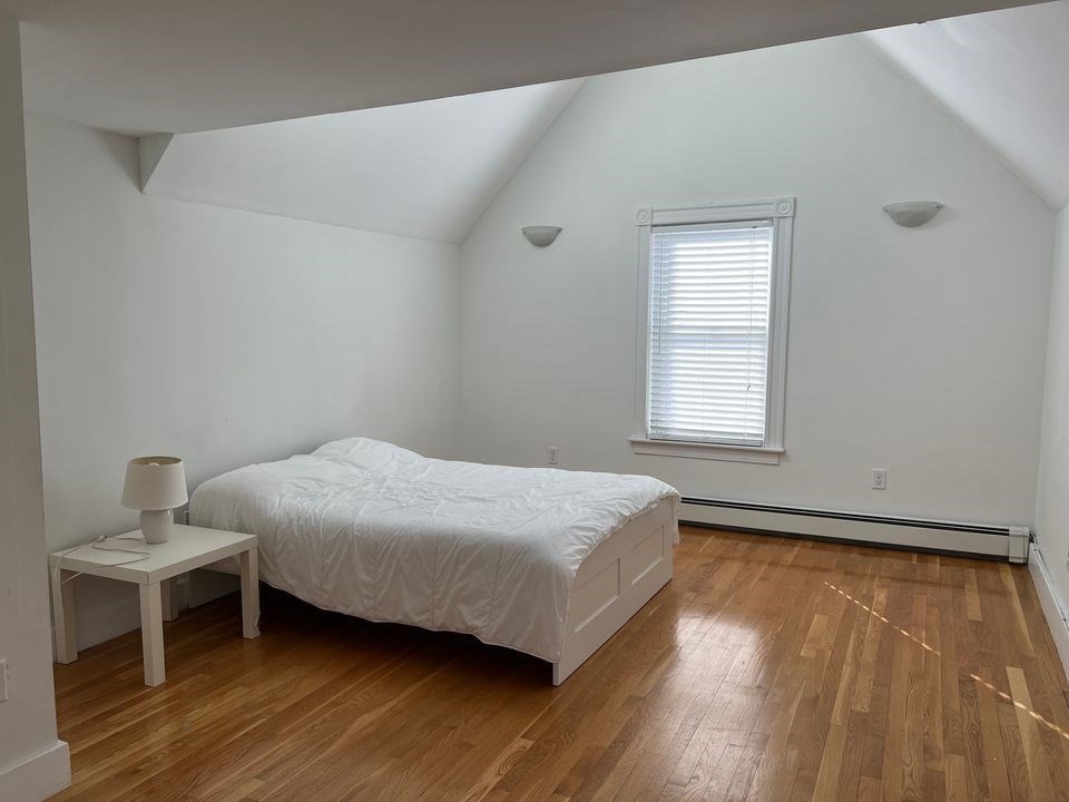 6 bed, 3.5 bath apartment for rent at 29 Brackett St Unit 20, Brighton — photo 4 of 13