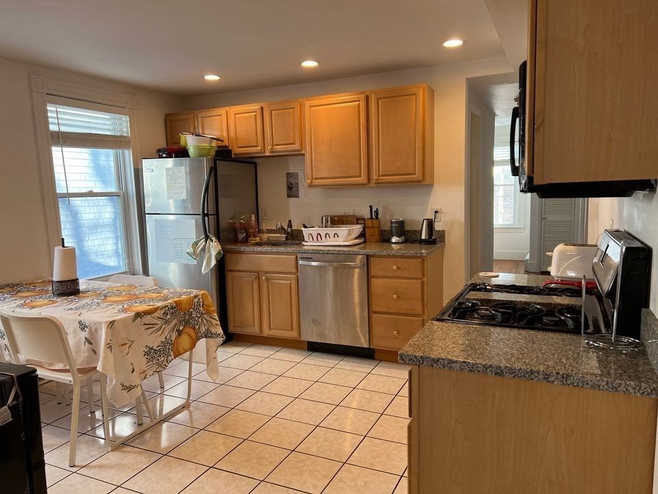 6 bed, 3.5 bath apartment for rent at 29 Brackett St Unit 20, Brighton