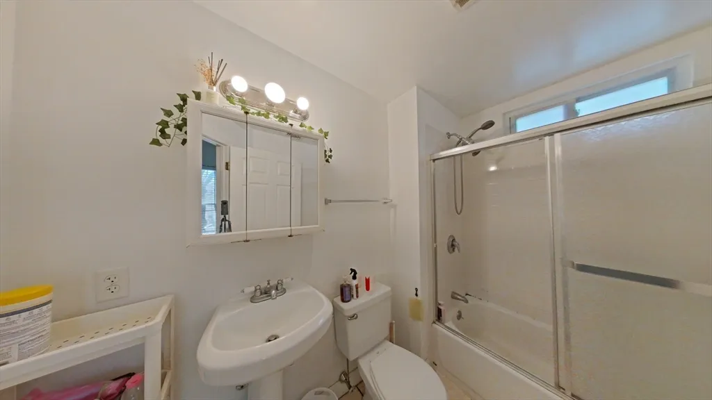 6 bed, 3.5 bath apartment for rent at 29 Brackett St Unit 29, Brighton — photo 9 of 21
