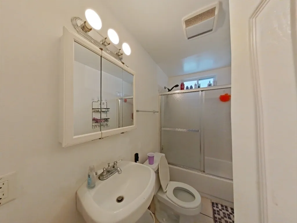 6 bed, 3.5 bath apartment for rent at 29 Brackett St Unit 29, Brighton — photo 14 of 21