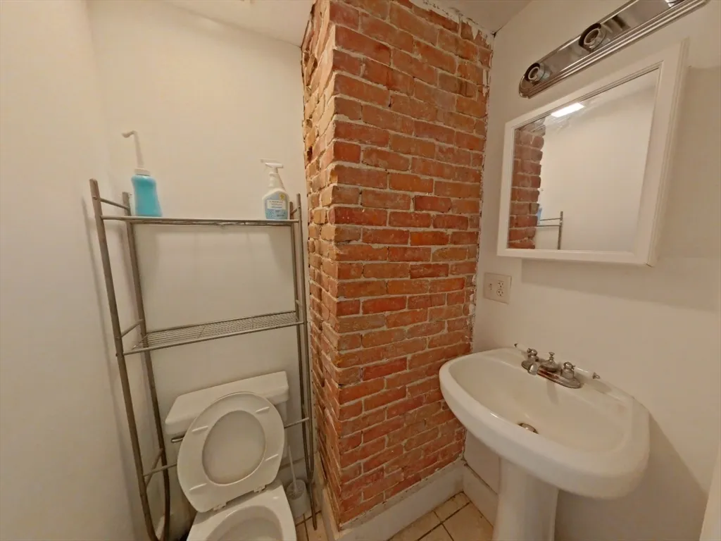 6 bed, 3.5 bath apartment for rent at 29 Brackett St Unit 29, Brighton — photo 12 of 21