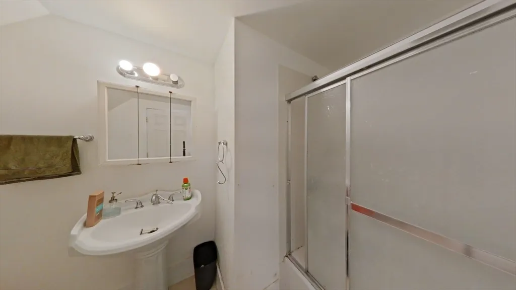 6 bed, 3.5 bath apartment for rent at 29 Brackett St Unit 29, Brighton — photo 5 of 21