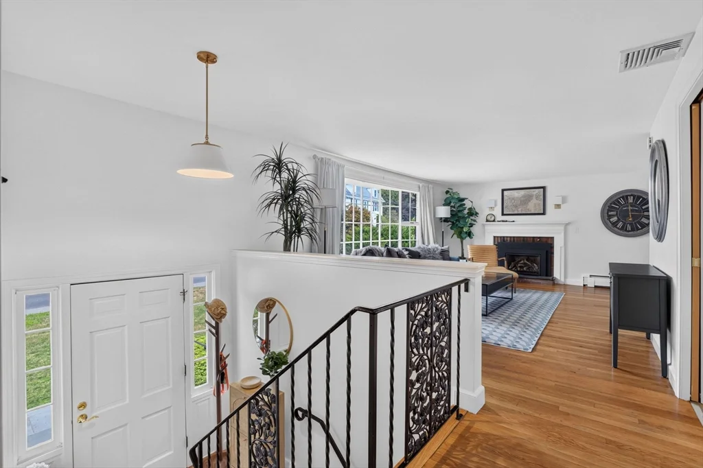 3 bed, 3 bath apartment for rent at 29 Brook St, Wellesley — photo 3 of 27