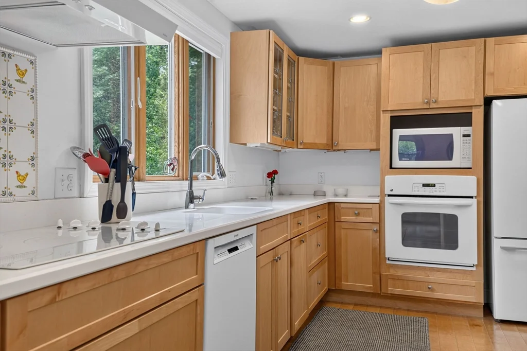 3 bed, 3 bath apartment for rent at 29 Brook St, Wellesley — photo 12 of 27