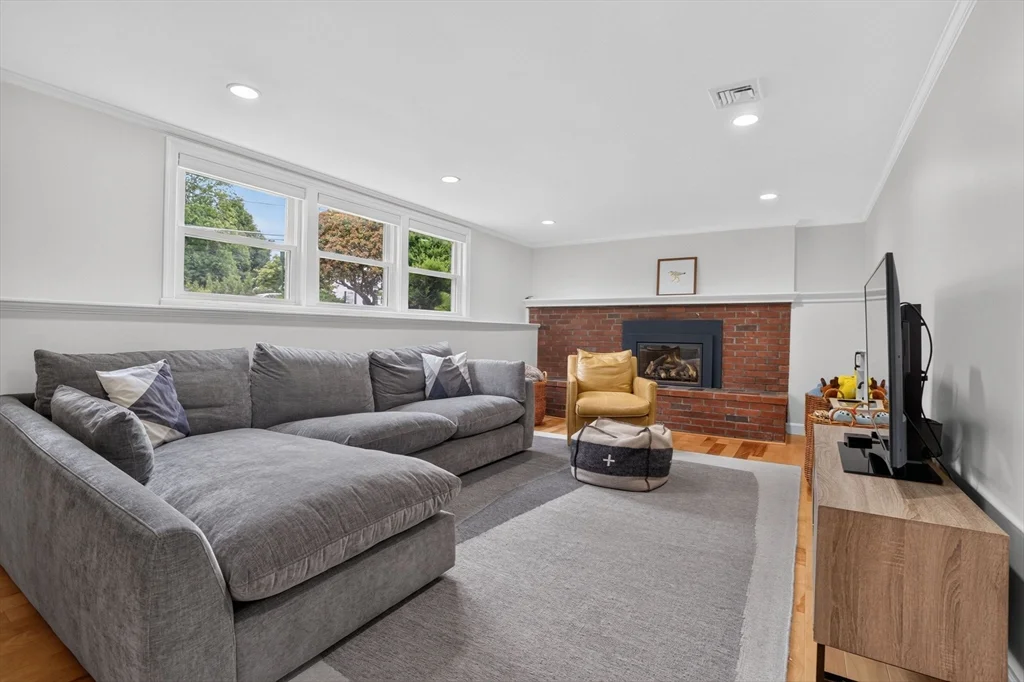 3 bed, 3 bath apartment for rent at 29 Brook St, Wellesley — photo 21 of 27