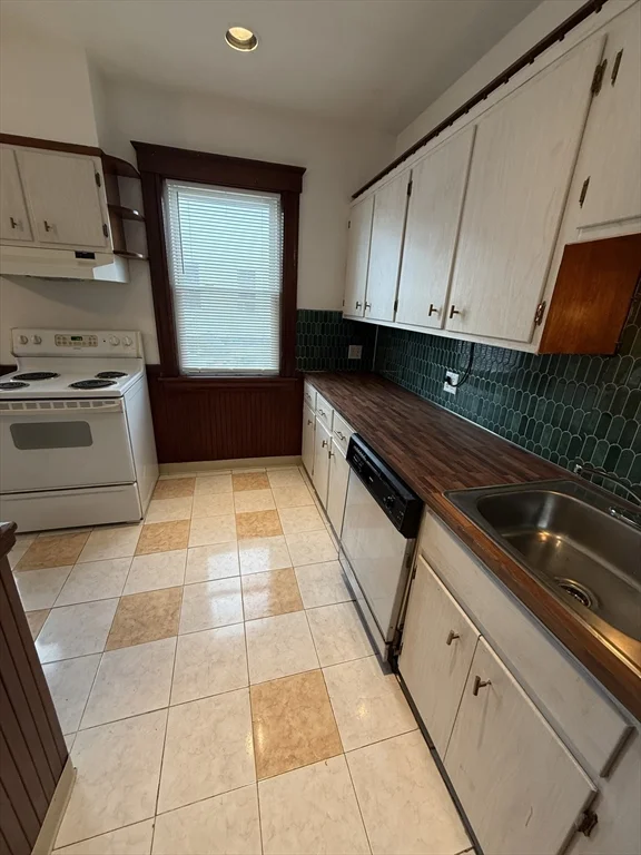 2 bed, 1 bath apartment for rent at 29 Brown Unit 1, Methuen — photo 3 of 9