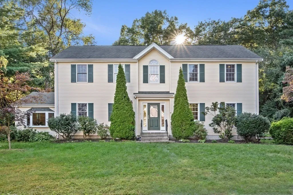5 bed, 2 bath apartment for rent at 29 Burke Ln, Wellesley — photo 1 of 23