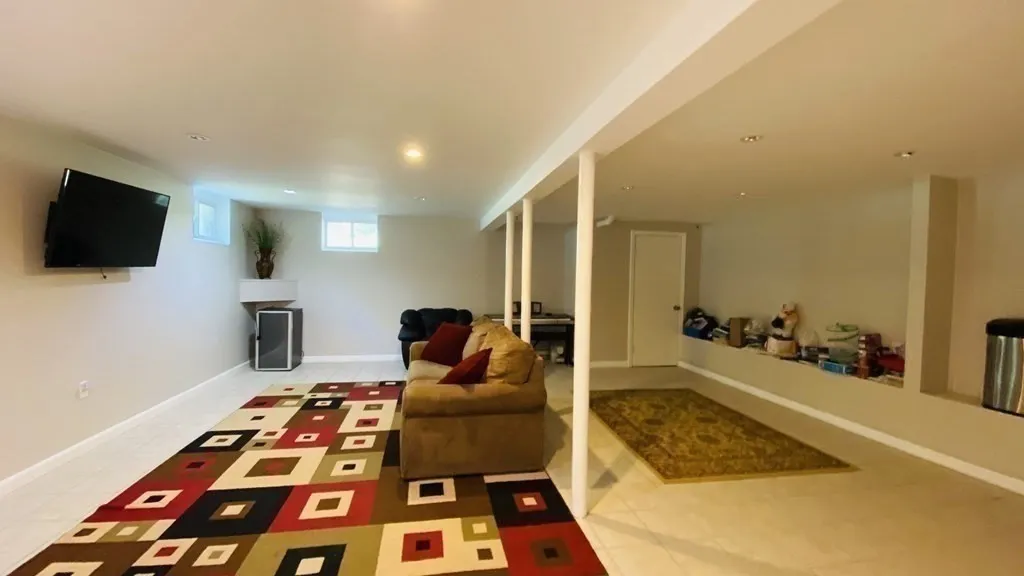 5 bed, 2 bath apartment for rent at 29 Burke Ln, Wellesley — photo 22 of 23