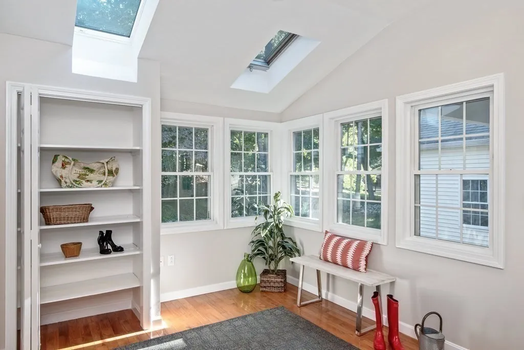 5 bed, 2 bath apartment for rent at 29 Burke Ln, Wellesley — photo 8 of 23