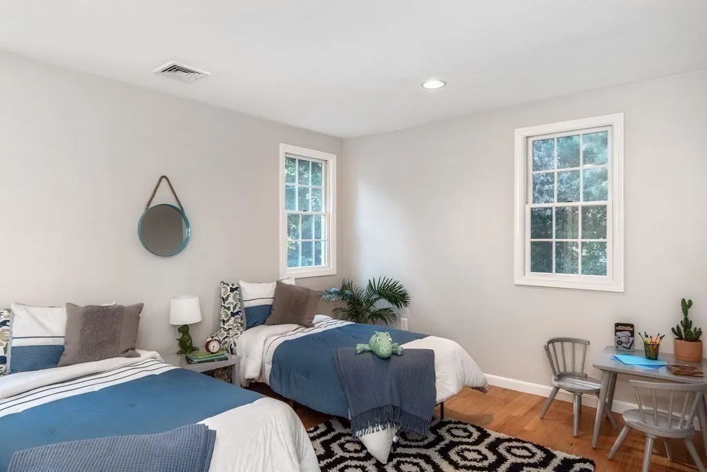 5 bed, 2 bath apartment for rent at 29 Burke Ln, Wellesley — photo 20 of 23