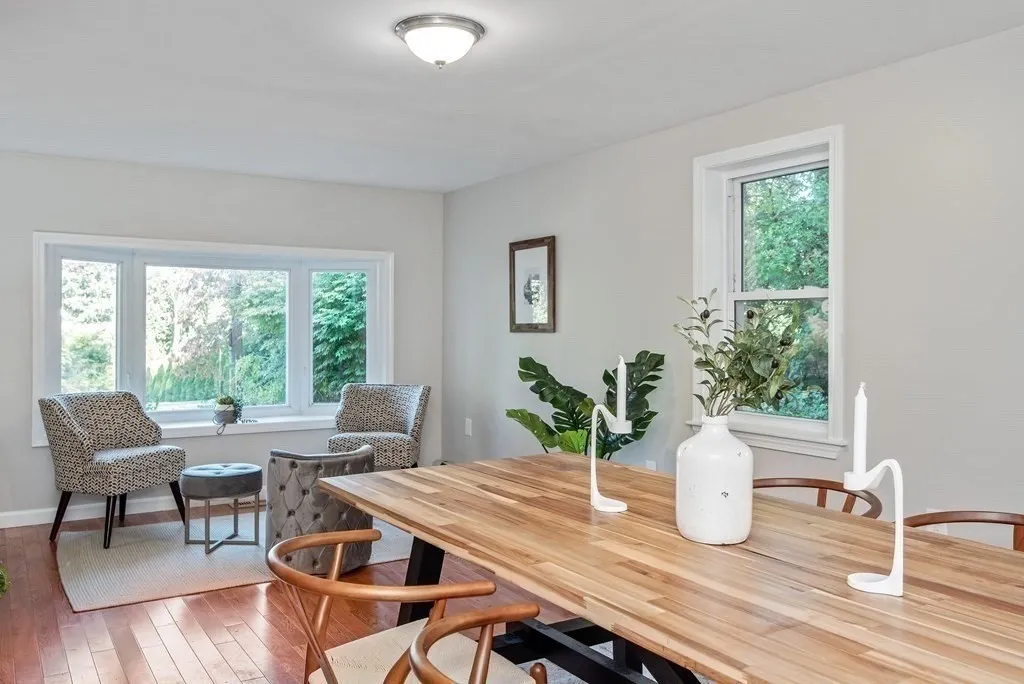 5 bed, 2 bath apartment for rent at 29 Burke Ln, Wellesley — photo 6 of 23