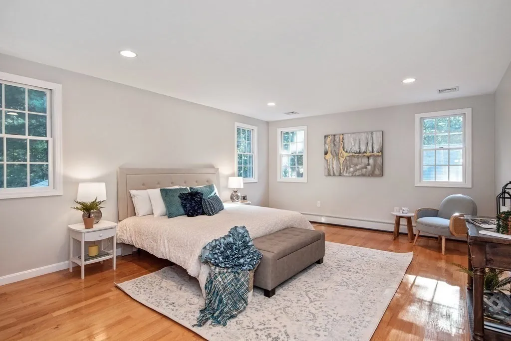 5 bed, 2 bath apartment for rent at 29 Burke Ln, Wellesley — photo 12 of 23