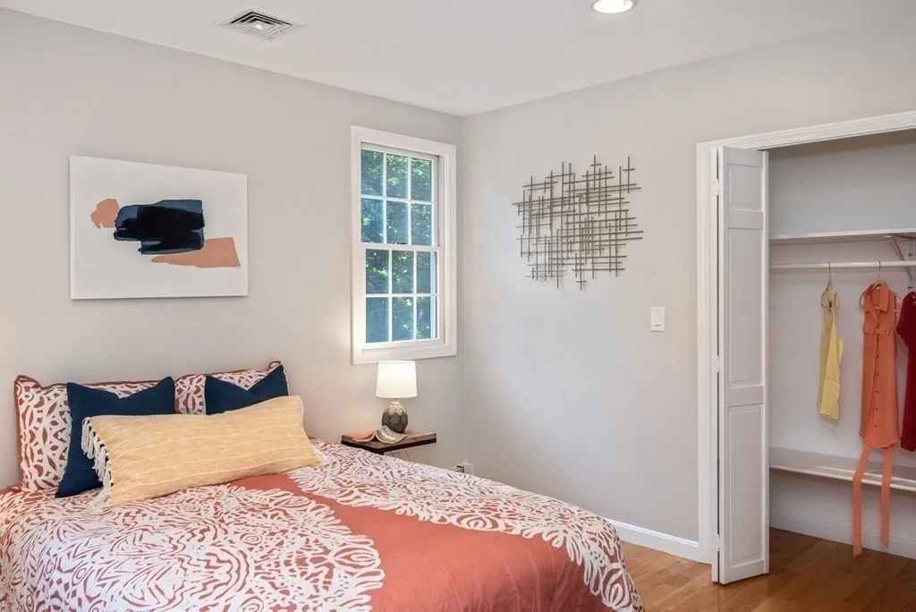 5 bed, 2 bath apartment for rent at 29 Burke Ln, Wellesley — photo 15 of 23