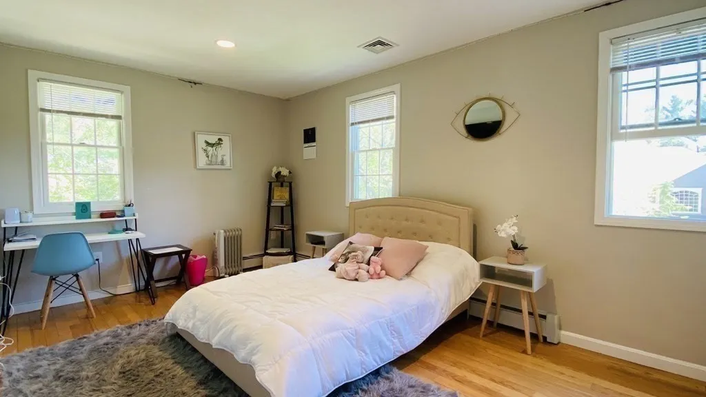 5 bed, 2 bath apartment for rent at 29 Burke Ln, Wellesley — photo 18 of 23