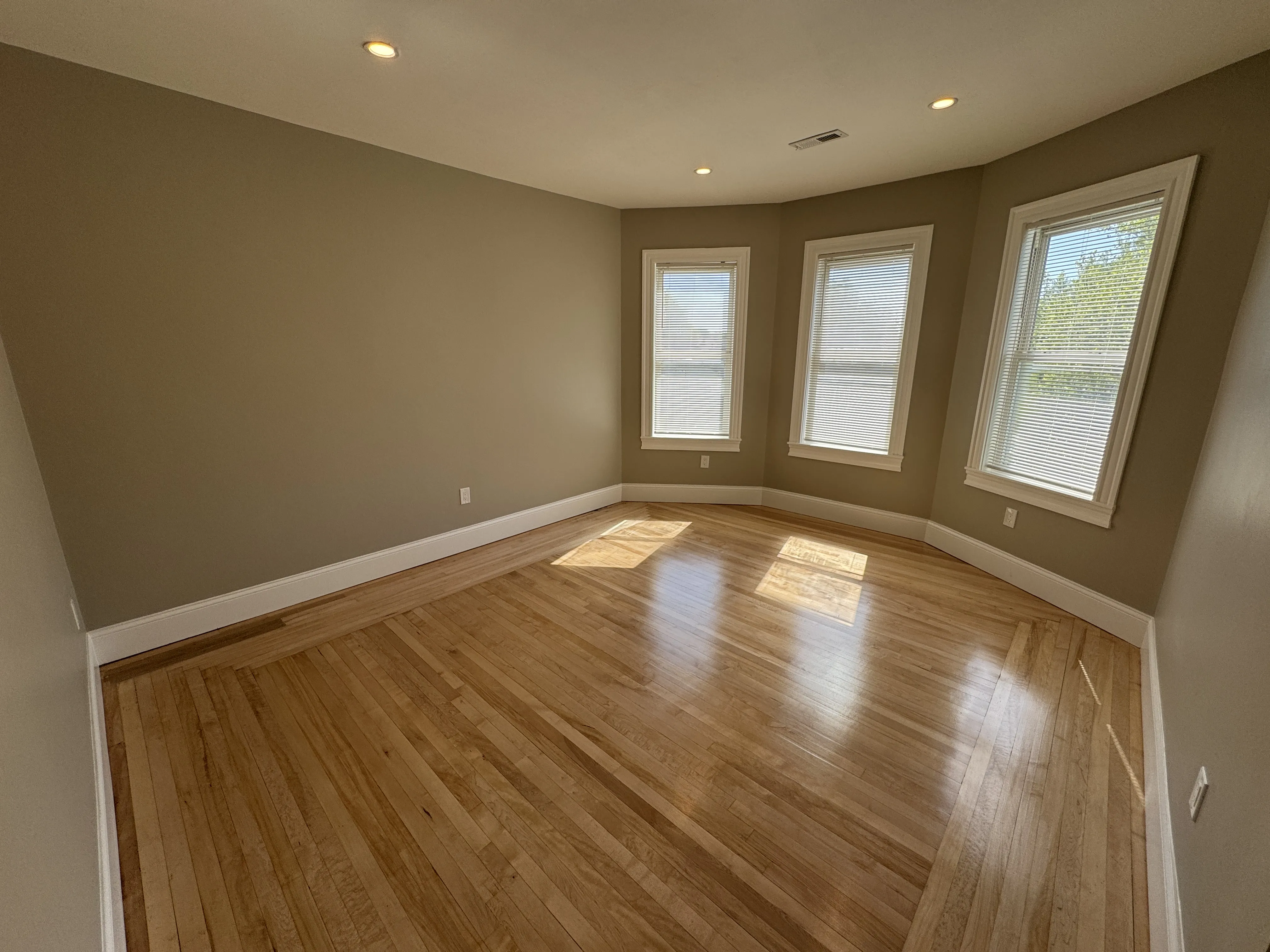 4 bed, 3 bath apartment for rent at 29 Cameron Ave Unit 4, Teele Square — photo 3 of 34