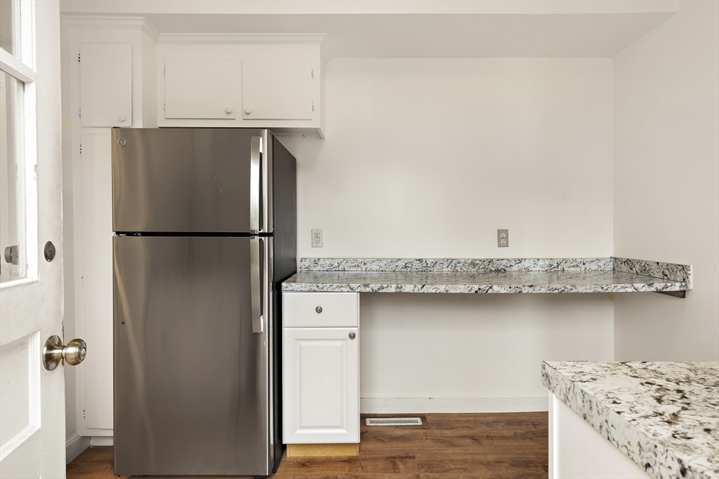 1 bed, 1 bath apartment for rent at 29 Carpenter Unit 1, Foxboro — photo 2 of 6