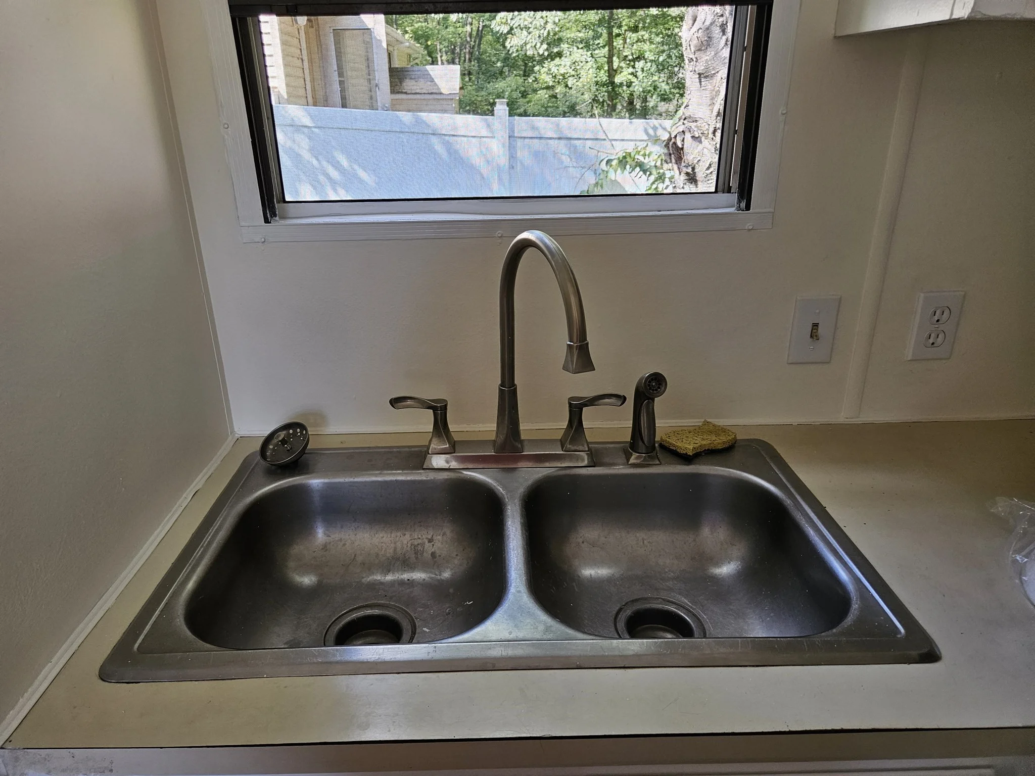 2 bed, 1 bath apartment for rent at 29 Catacunemaug Rd Unit 2, Shirley — photo 4 of 17