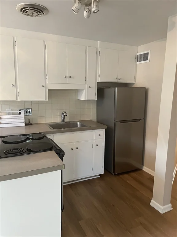 3 bed, 1 bath apartment for rent at 29 Center St Unit 2, Watertown — photo 4 of 14