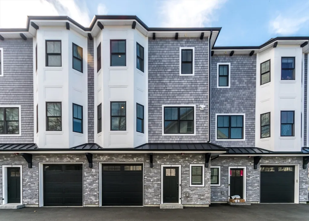 3 bed, 3 bath apartment for rent at 29 Cherry St Unit 2, Waltham — photo 1 of 18