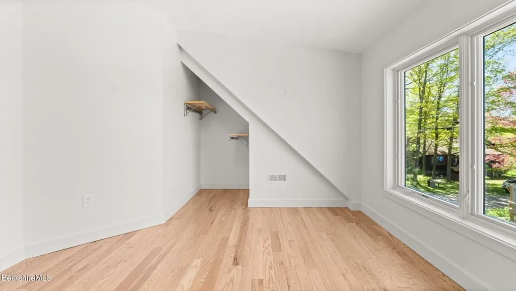 3 bed, 2 bath apartment for rent at 29 Chestnut Rd, Richmond — photo 27 of 31