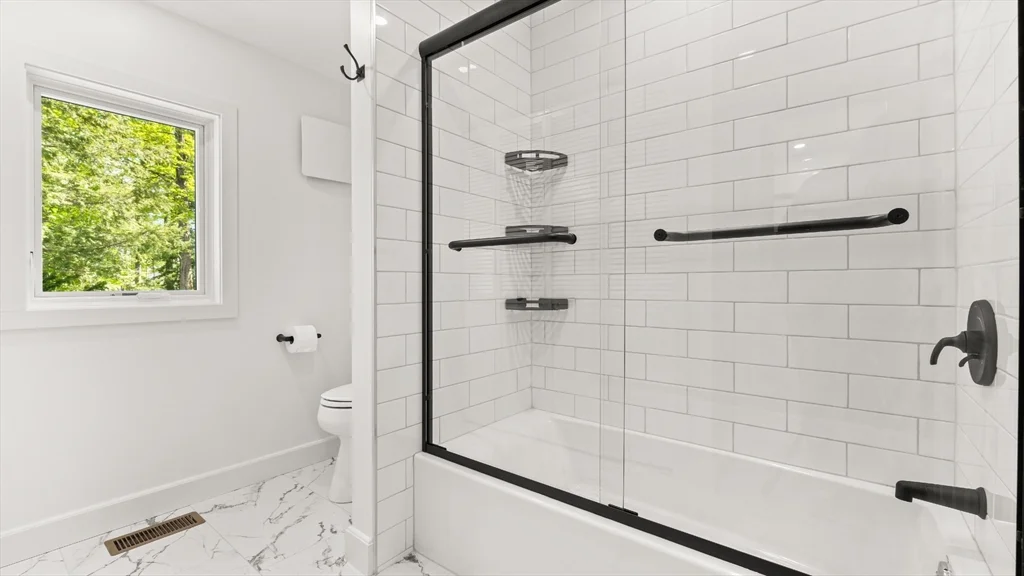 3 bed, 2 bath apartment for rent at 29 Chestnut Rd, Richmond — photo 35 of 42
