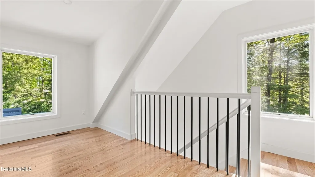 3 bed, 2 bath apartment for rent at 29 Chestnut Rd, Richmond — photo 6 of 31