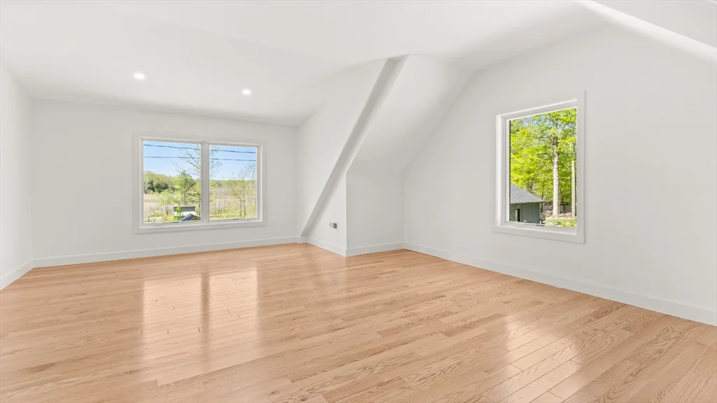 3 bed, 2 bath apartment for rent at 29 Chestnut Rd, Richmond — photo 29 of 42