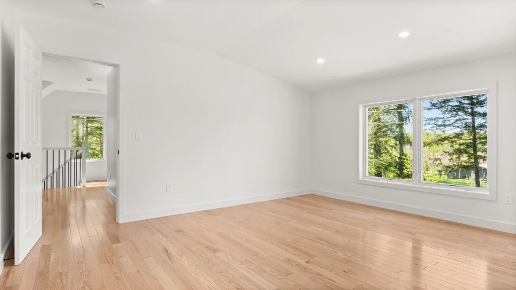 3 bed, 2 bath apartment for rent at 29 Chestnut Rd, Richmond — photo 30 of 42