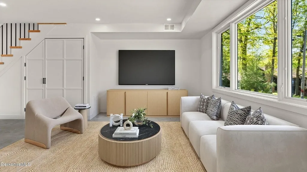 3 bed, 2 bath apartment for rent at 29 Chestnut Rd, Richmond — photo 10 of 31