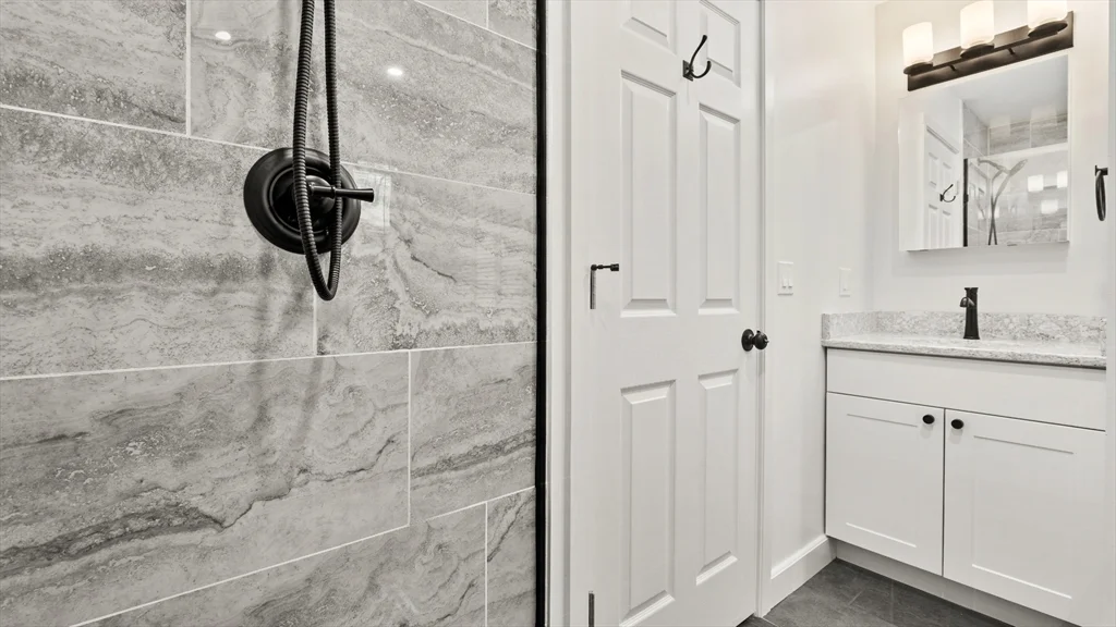 3 bed, 2 bath apartment for rent at 29 Chestnut Rd, Richmond — photo 24 of 42