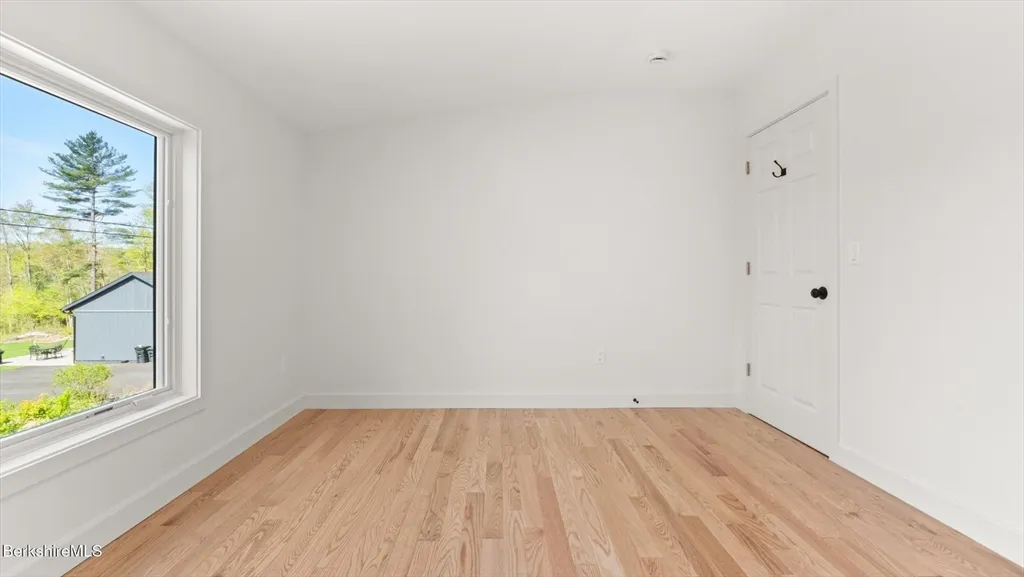 3 bed, 2 bath apartment for rent at 29 Chestnut Rd, Richmond — photo 25 of 31