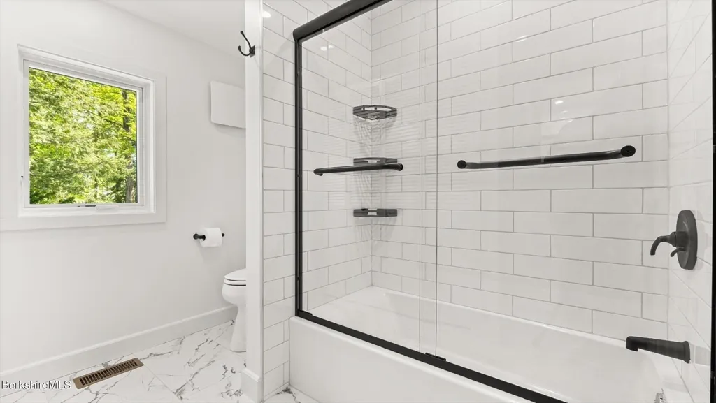 3 bed, 2 bath apartment for rent at 29 Chestnut Rd, Richmond — photo 15 of 31
