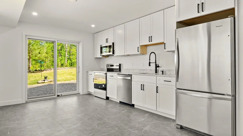 3 bed, 2 bath apartment for rent at 29 Chestnut Rd, Richmond — photo 12 of 42