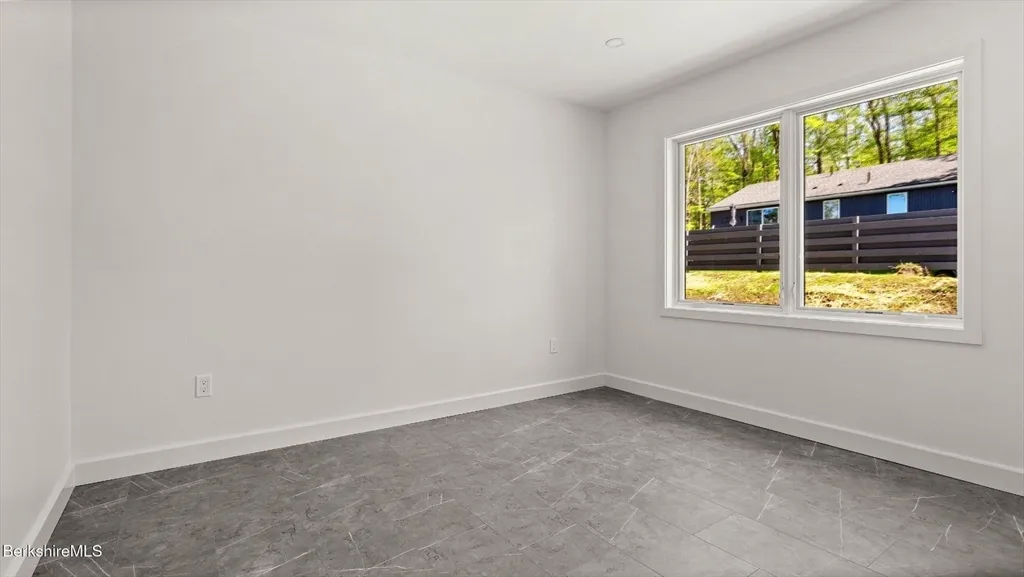 3 bed, 2 bath apartment for rent at 29 Chestnut Rd, Richmond — photo 24 of 31