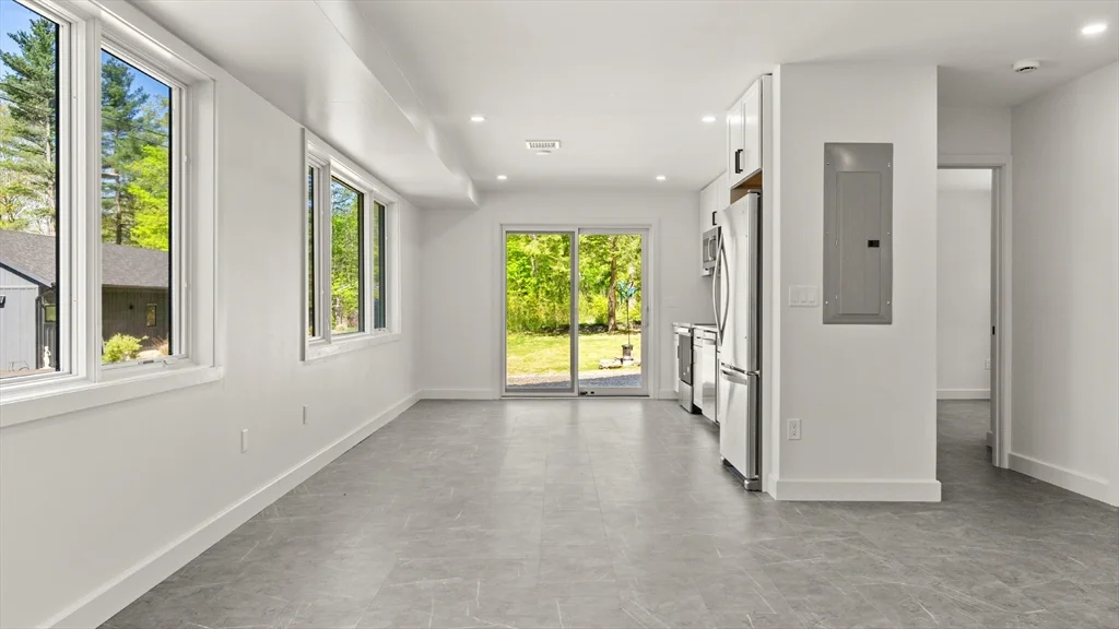 3 bed, 2 bath apartment for rent at 29 Chestnut Rd, Richmond — photo 18 of 42
