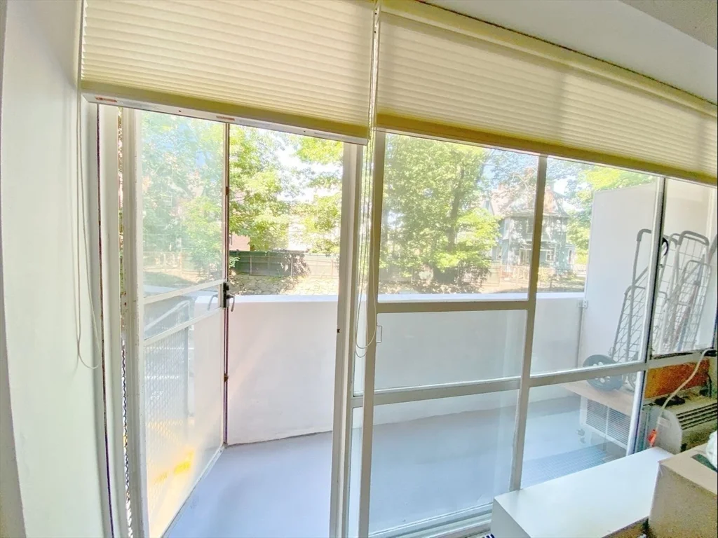3 bed, 1 bath apartment for rent at 29 Concord Ave Unit 207, Neighborhood Nine — photo 9 of 9
