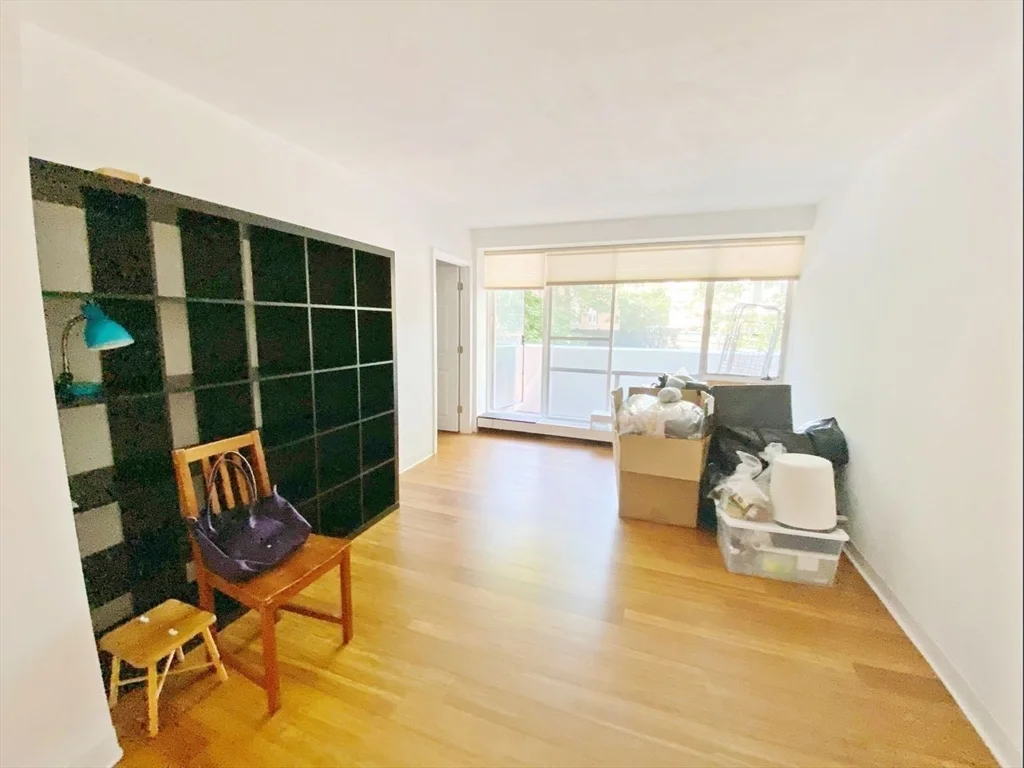 3 bed, 1 bath apartment for rent at 29 Concord Ave Unit 207, Neighborhood Nine — photo 2 of 9