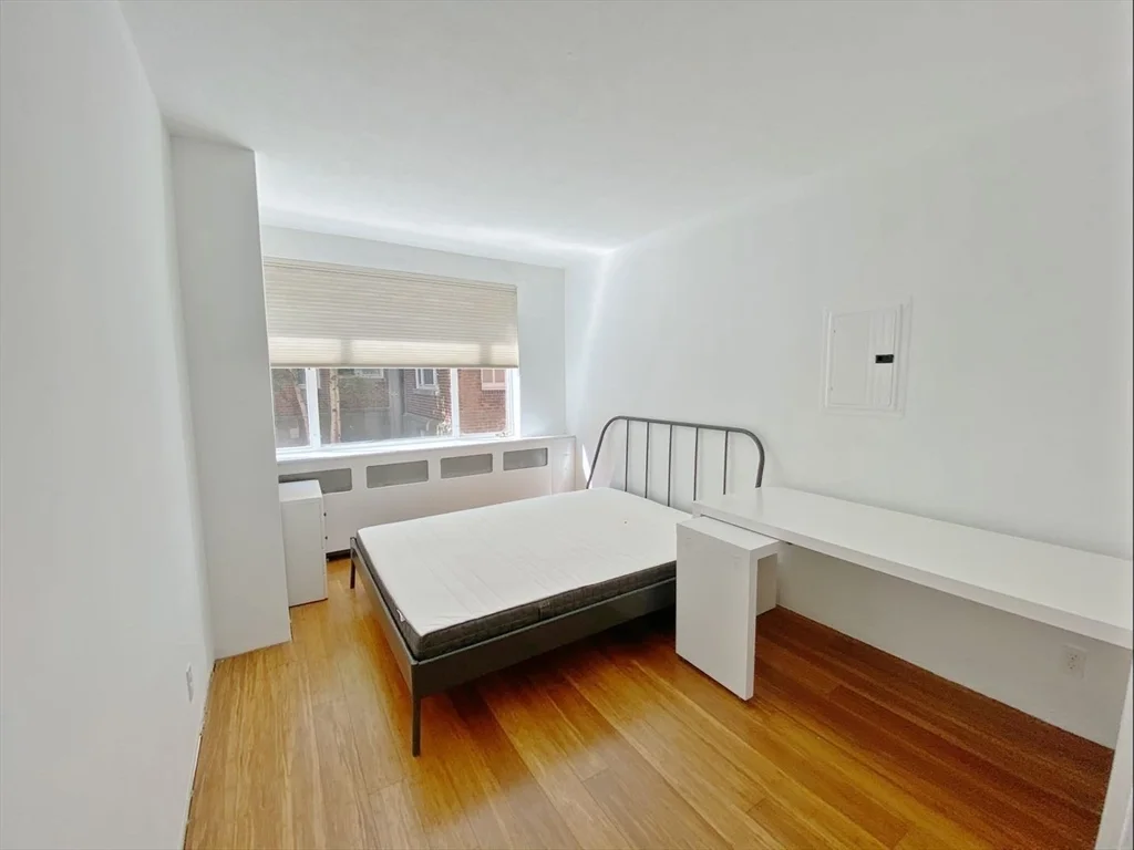 3 bed, 1 bath apartment for rent at 29 Concord Ave Unit 207, Neighborhood Nine — photo 6 of 9