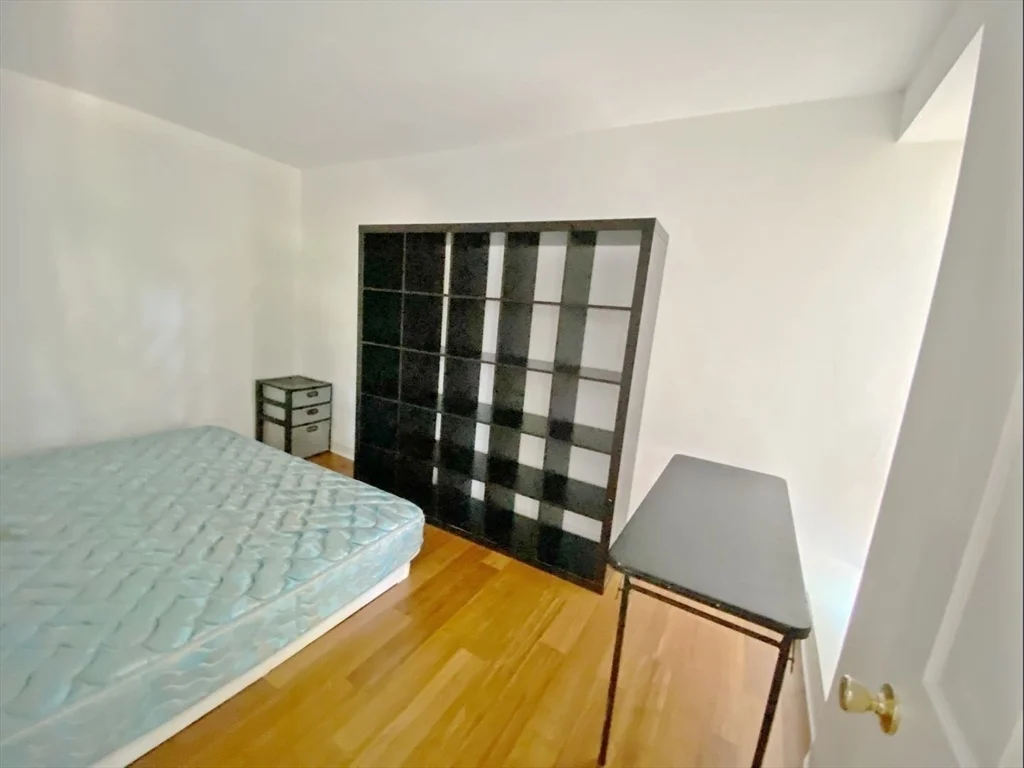 3 bed, 1 bath apartment for rent at 29 Concord Ave Unit 207, Neighborhood Nine — photo 8 of 9
