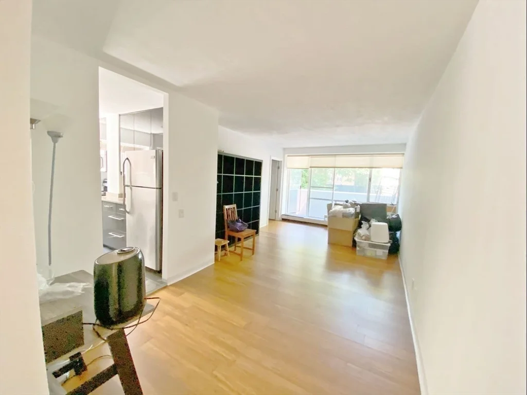 3 bed, 1 bath apartment for rent at 29 Concord Ave Unit 207, Neighborhood Nine — photo 3 of 9