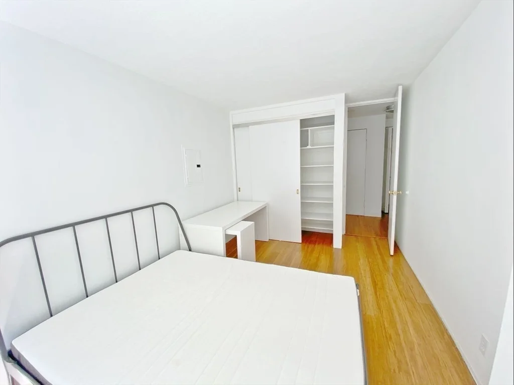 3 bed, 1 bath apartment for rent at 29 Concord Ave Unit 207, Neighborhood Nine — photo 7 of 9