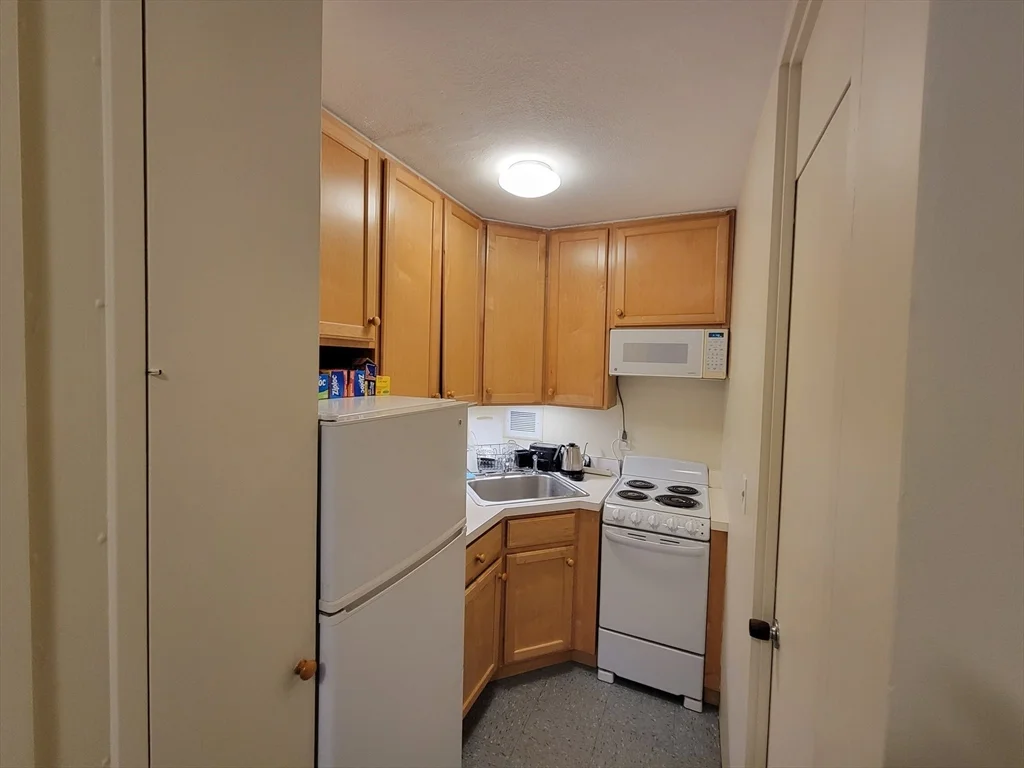 Studio bed, 1 bath apartment for rent at 29 Concord Ave Unit 208, Neighborhood Nine — photo 8 of 12