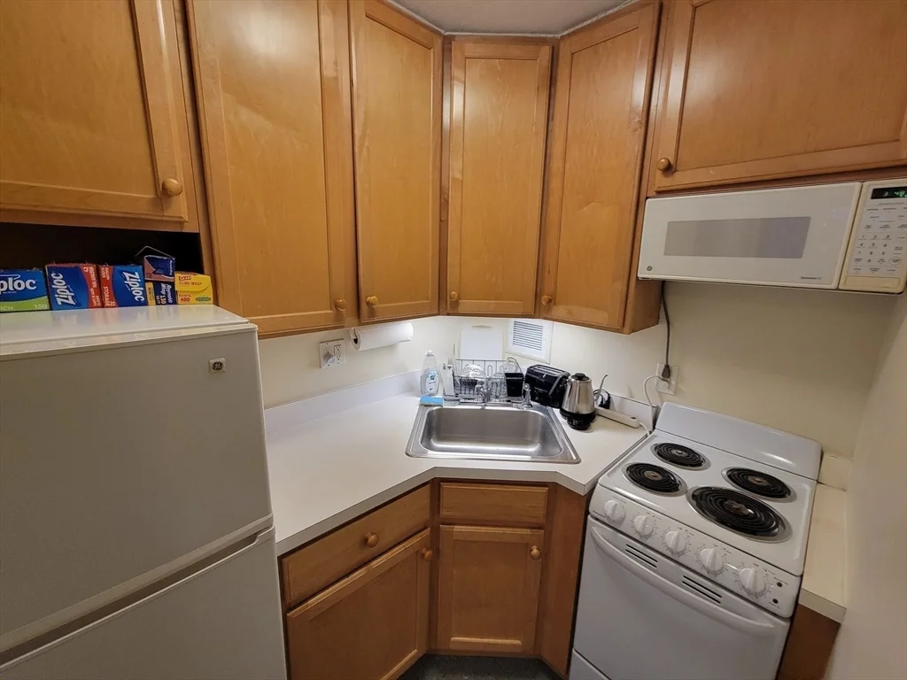 Studio bed, 1 bath apartment for rent at 29 Concord Ave Unit 208, Neighborhood Nine — photo 9 of 12